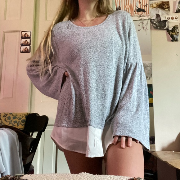 Vera Wang Bell Sleeve Sweater w/ Buttoned down - Picture 4 of 7